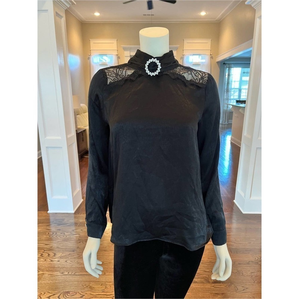 Zara Beautiful Black Blouse with Rhinestone Broch SZ. Small